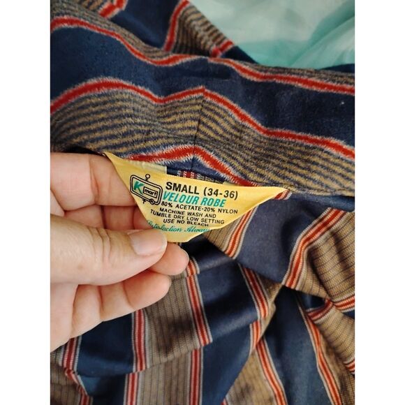 Vintage 1970s Striped Velour Robe from Kmart, Women’s Small 34–36 Bust - Picture 5 of 5
